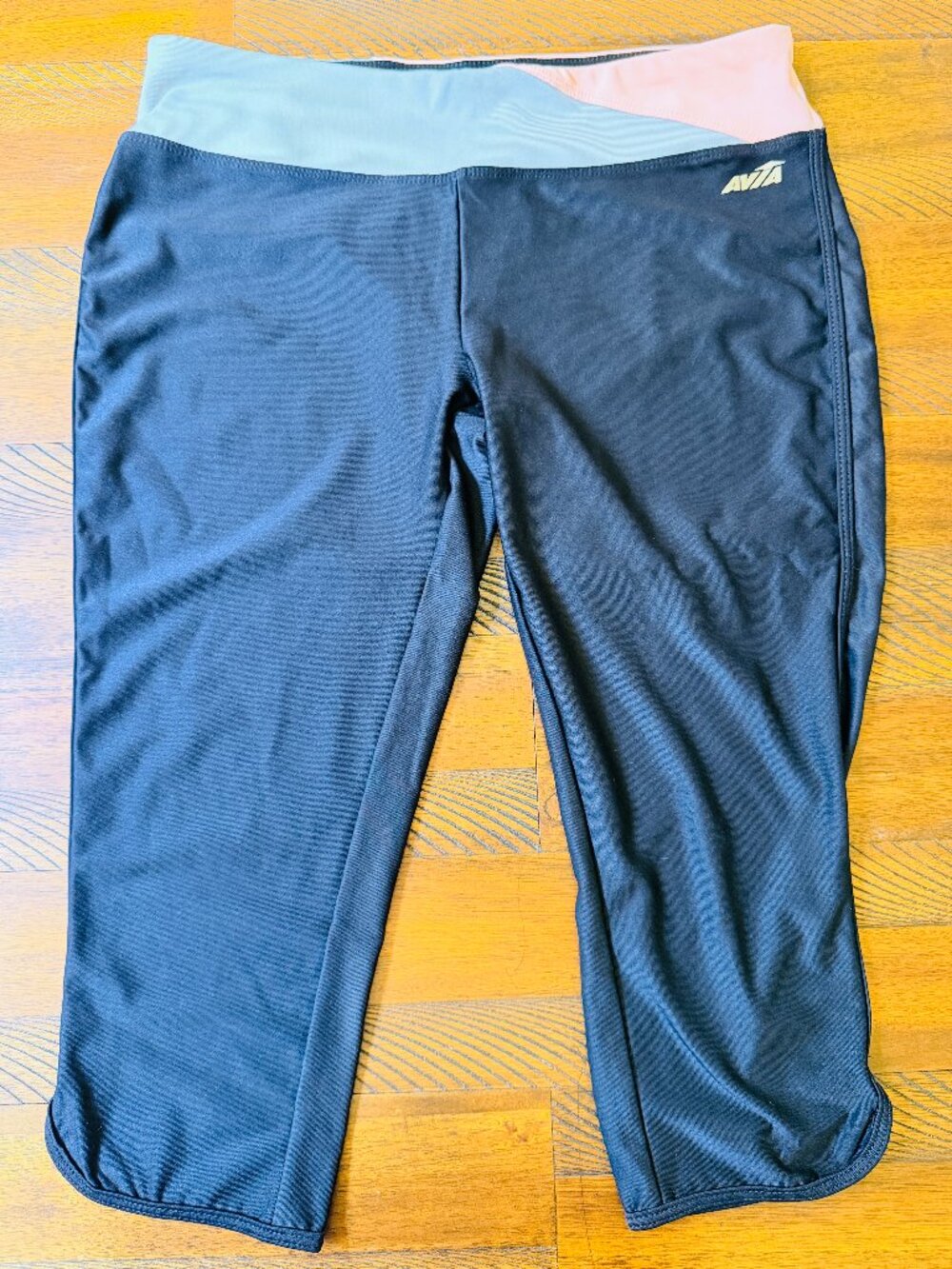 Super Cute Avia Black Colorblock Waistband Cropped Leggings Capri Pants- S
